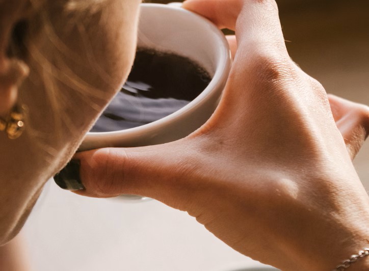 BE - koffie drinker