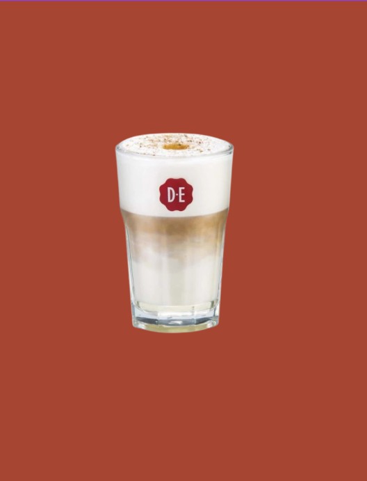 DE tas met koffie en noten rode achtergrond