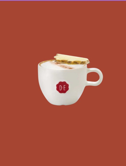 DE tas met koffie en gember rode achtergrond